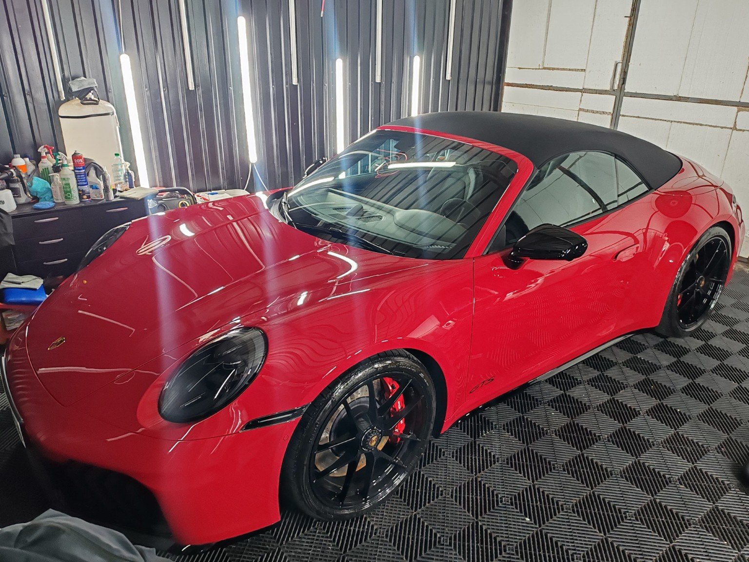 Poliranje automobila — fotografija 4